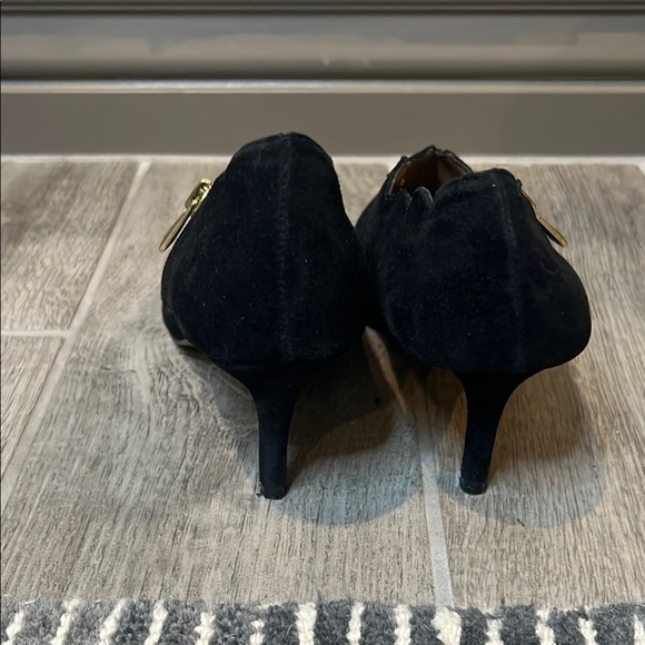 Adrienne Vittadini Black Flats with Pointed Toe and Sleek Design - Picture 3 of 11